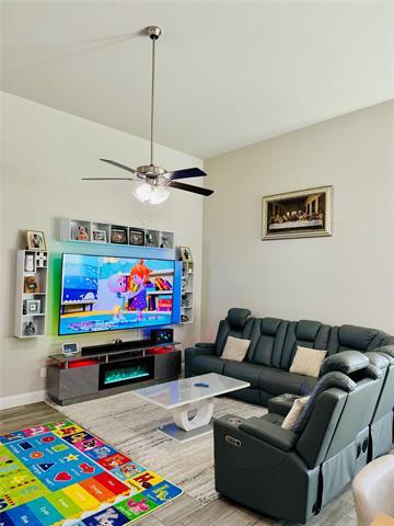 Photo - 1033 Almond St