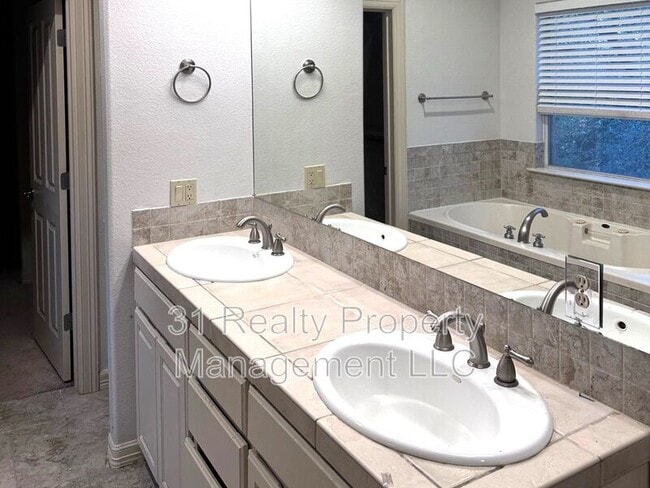 Photo - 7 Monarch Oaks Ln