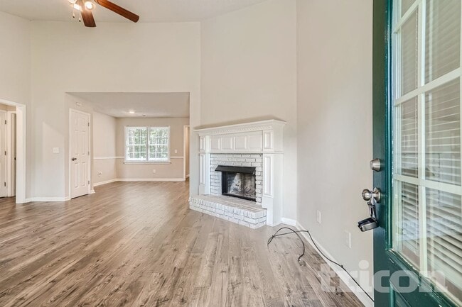 Photo - 330 Cowan Rd