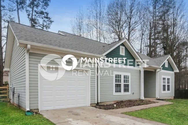 Photo - 3 Bedroom Pet-Friendly Home in CHARLOTTE, NC with Main Street Renewal