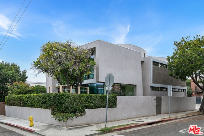 Building Photo - 3104 7th St