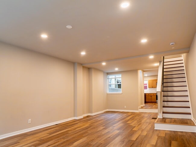Photo - 161 Brown St
