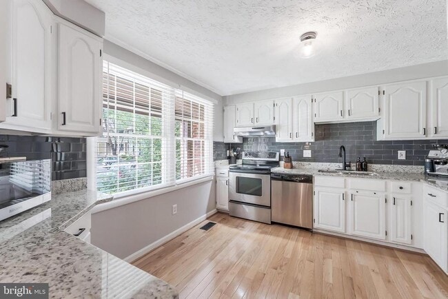 Photo - 2903 Bridgehampton Ct