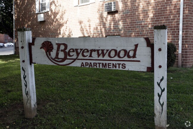 Entrance - Beyerwood Apartments
