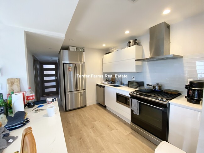 Building Photo - 122 Buttonwood St Rental