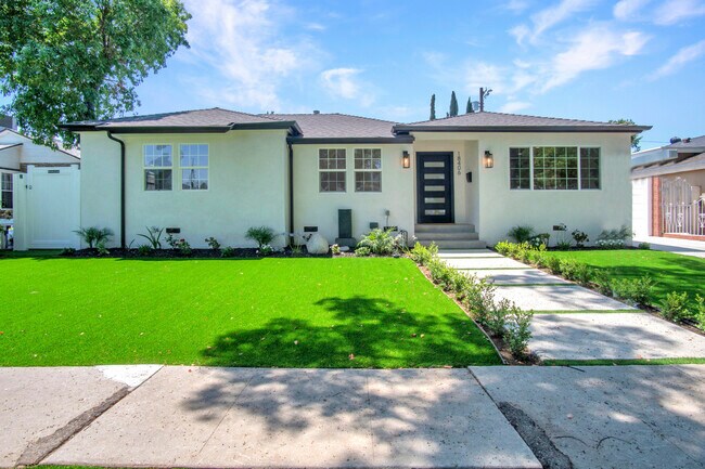 Photo - 18406 Jovan St