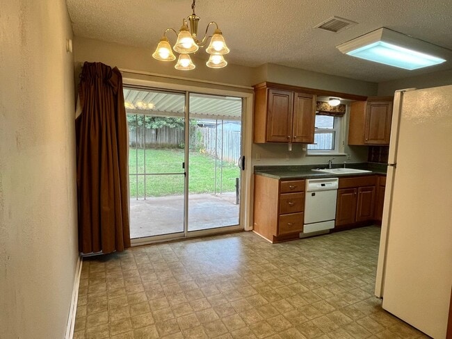 Photo - Cute 3 bed 1.5 Bath in Midwest City