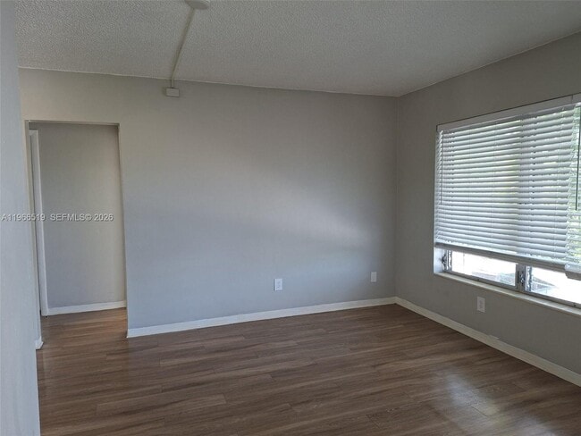 Photo - 13025 Emerald Dr Unidad 257