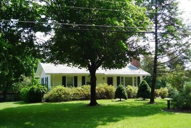 Building Photo - Incredibly well maintained rancher in Monrovia available mid June!