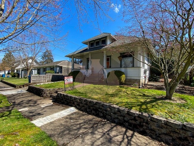 Building Photo - Single Level House - Ready for you to call Home!!