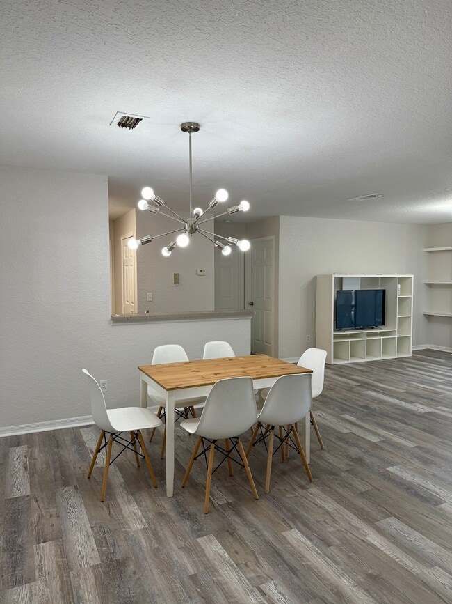 Photo - 7511 Seurat St