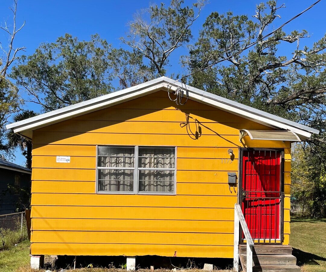 Photo - 1175 W 3rd St House