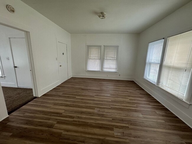 Photo - 2 Bedroom Rental with garage in NW Ardmore