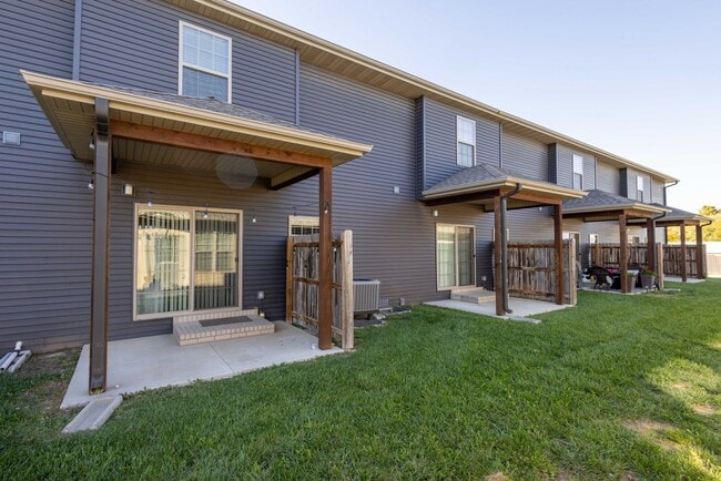 Photo - NEW LUXURY 3 BED 2.5 BATH TOWNHOUSE!!!