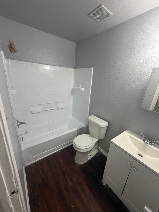Photo - 3421-3423 Bright St Unit 3421