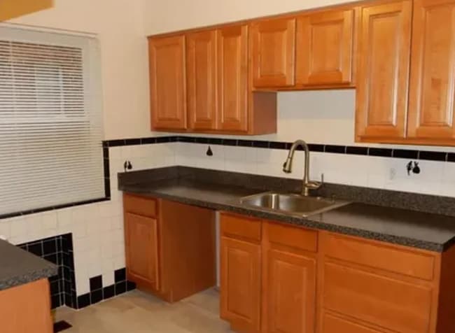 Photo - 3065 Glenmore Ave Unit 1