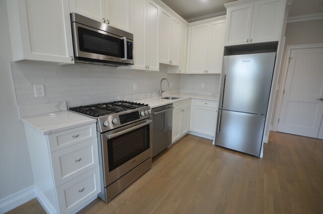 Building Photo - 15 Mount Hood Rd Unit 5 Rental