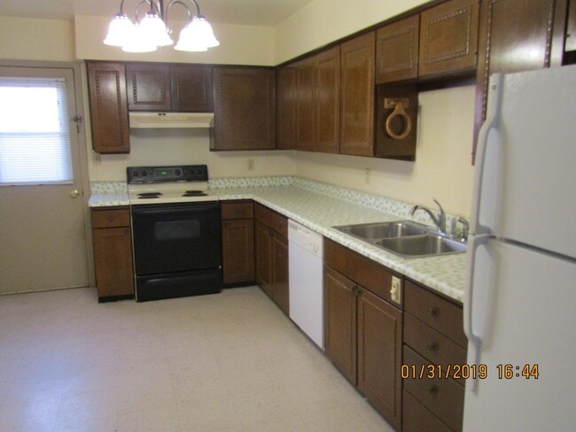 Photo - Beautiful 3 Bedroom/2 Bathroom Home Located off Elks