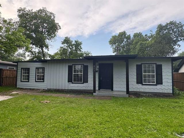 Building Photo - 821 Travis St