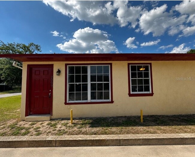 Building Photo - 2009 N Kelley Ave