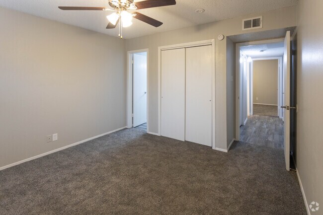 2BR, 1.5BA - 825 SF