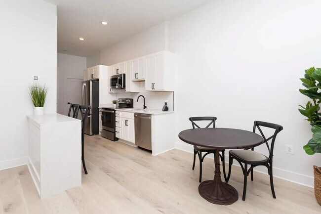 Photo - 1709 Fleet St