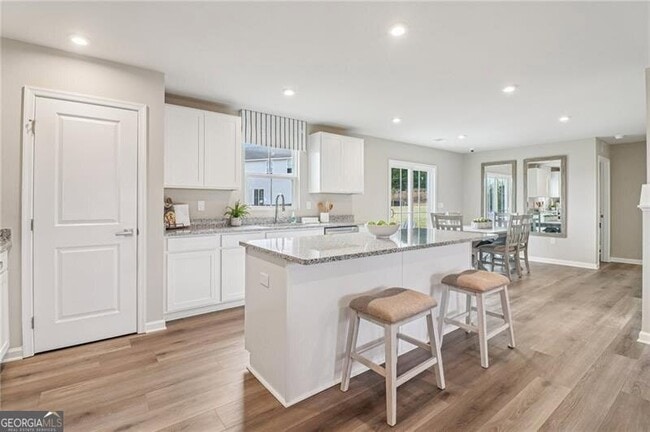 Photo - 6643 Red Oak Wy