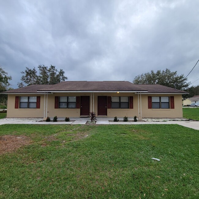 Building Photo - Charmin 3/1 Duplex In Groveland FL