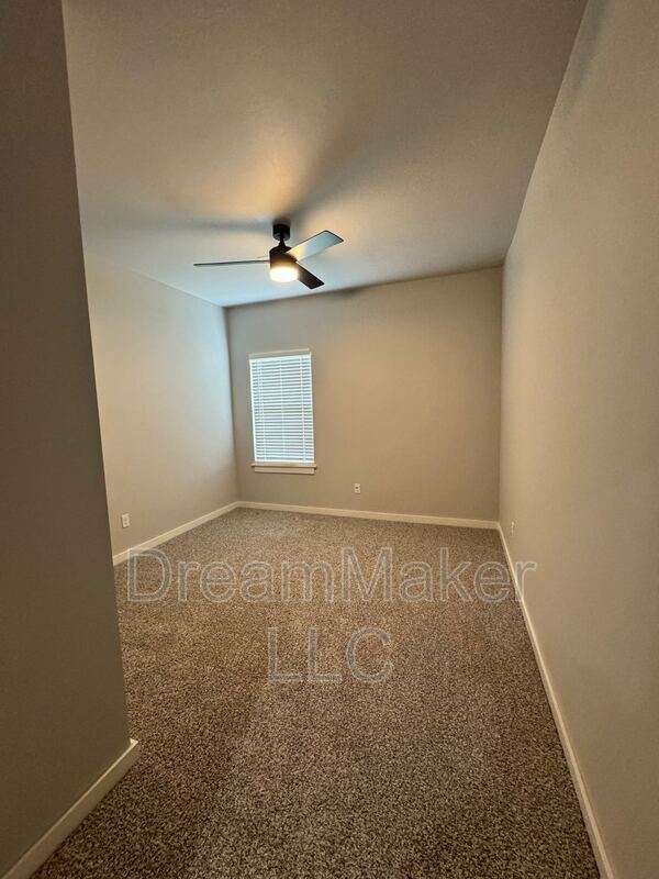 Photo - 828 Apple Blossom Wy