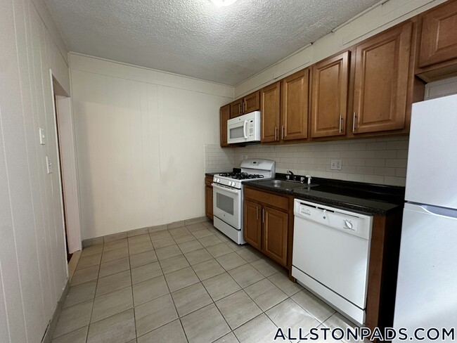 Building Photo - 518 Cambridge St Rental