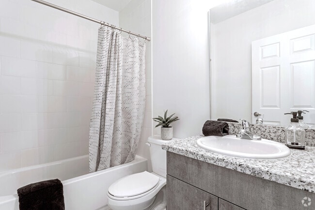 2BR, 2BA - 790SF