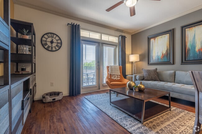 1BR, 1BA - 640SF