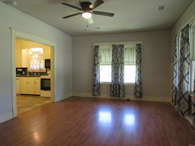 Photo - 405 E Main St