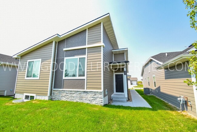Building Photo - Must See!! Modern Style Ranch, 3 bedroom 2...