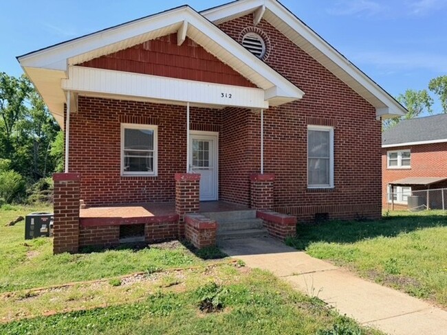 Building Photo - 312 Sirrine St Unit 312 Sirrine St