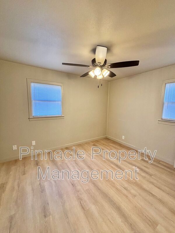 Photo - 1705 Hassell St