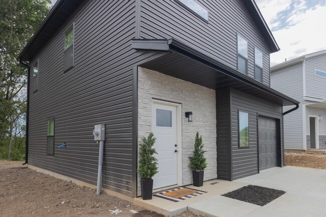 Photo - 2825 Emery Dr
