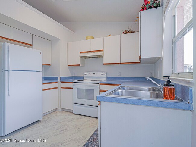 Photo - 483 Melrose Ln