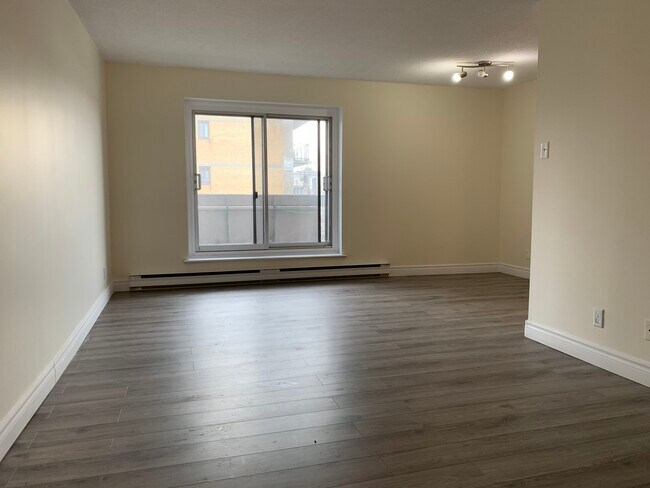 Photo - 1300 Boul De La Cote-Vertu