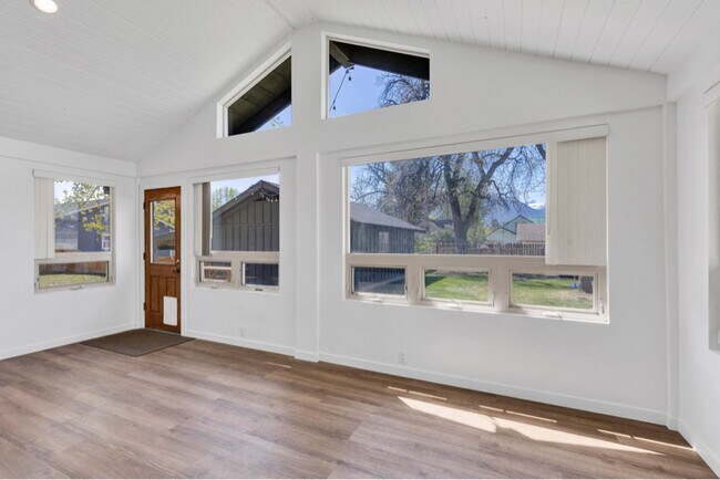 Photo - 609 N 2nd St