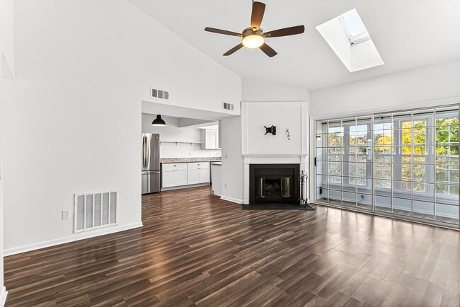 Photo - 120 Prosperity Ave SE