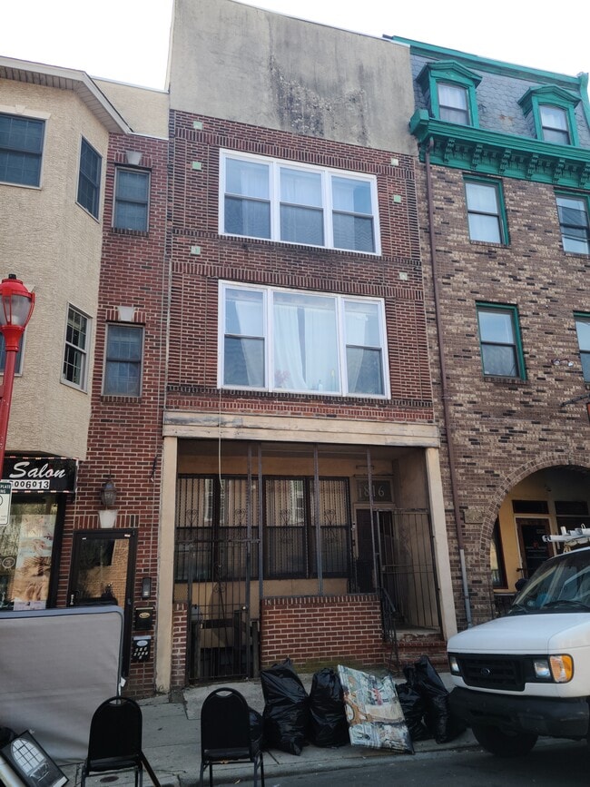 Building Photo - 816 South St Unit 2rear