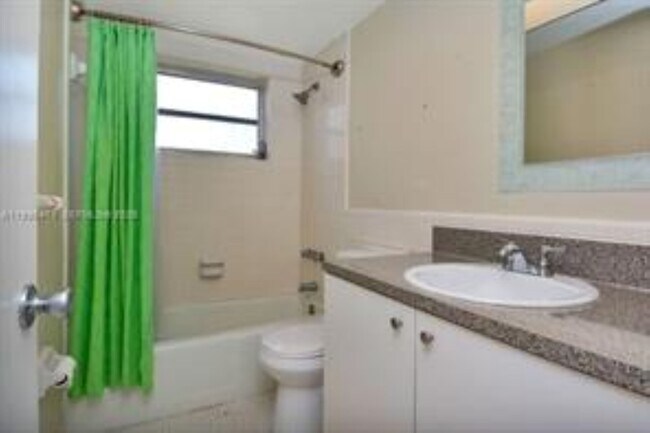 Photo - 2101 NE 68th St Unit 103