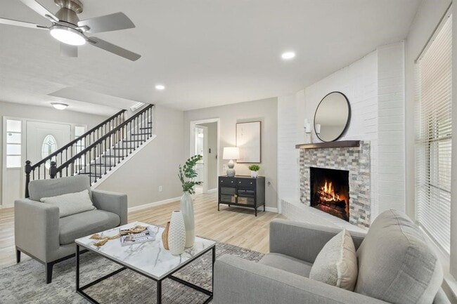 Building Photo - 1819 Redwood Ct