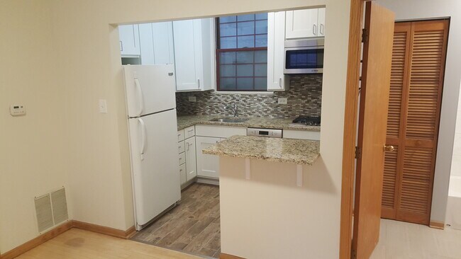 Photo - 2132 N Winchester Ave