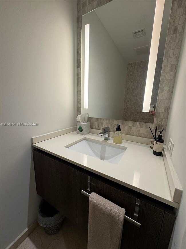 Photo - 88 SW 7th St Unidad 805