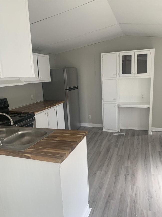 Photo - 6415 Wilson Ave