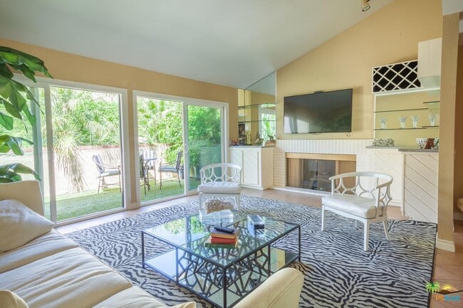 Building Photo - 2600 S Palm Canyon Dr Unit 41