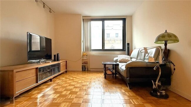 Building Photo - 376 Broadway Unit 7C