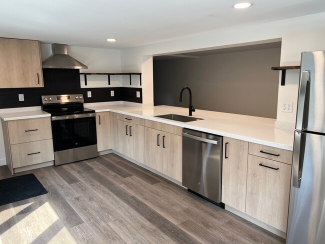 Kitchen - 207 6th St Unit C